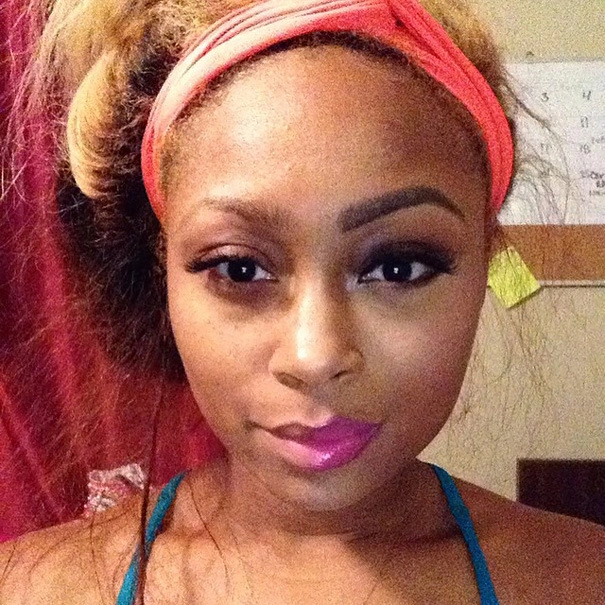 Флешмоб з напівнакрашеними жіночими обличчями набирає оберти (28 фото) – фото 13