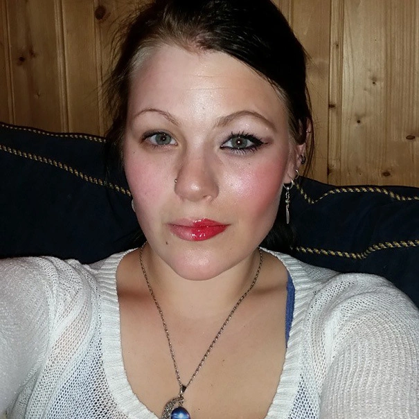 Флешмоб з напівнакрашеними жіночими обличчями набирає оберти (28 фото) – фото 25