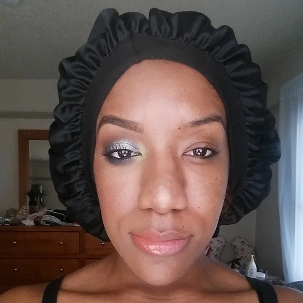 Флешмоб з напівнакрашеними жіночими обличчями набирає оберти (28 фото) – фото 27