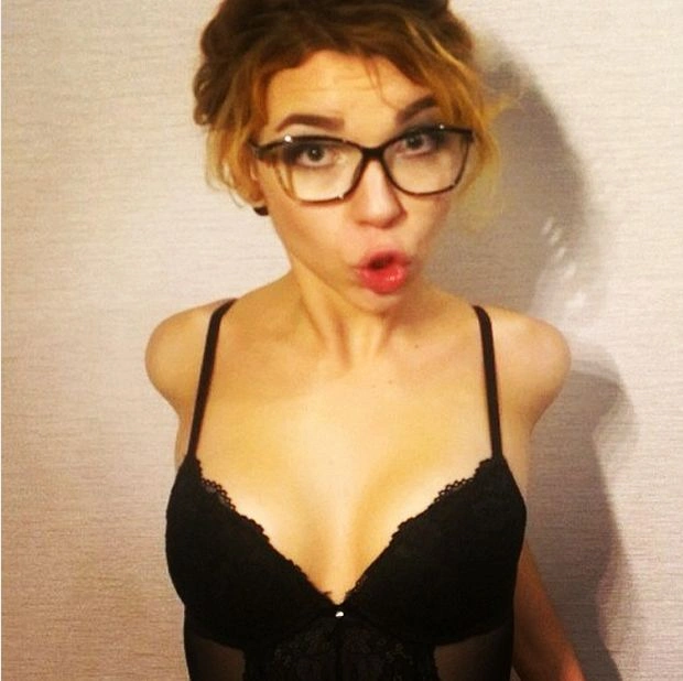 21-річна росіянка поєднує роботу програміста з кар'єрою початківця порноактриси (15 фото) – фото 12