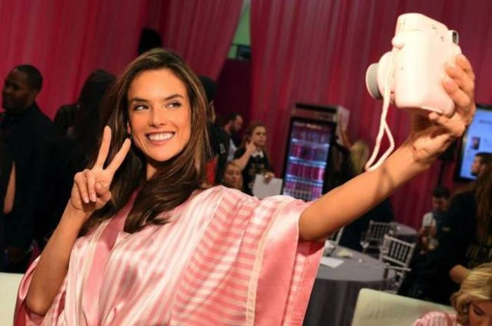 Фотозвіт з модного показу Victoria’s Secret Fashion Show 2015 (61 фото) – фото 34