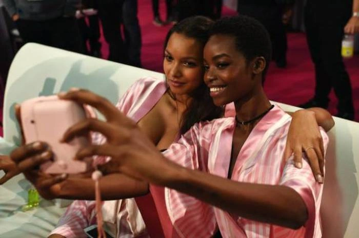 Фотозвіт з модного показу Victoria’s Secret Fashion Show 2015 (61 фото) – фото 45