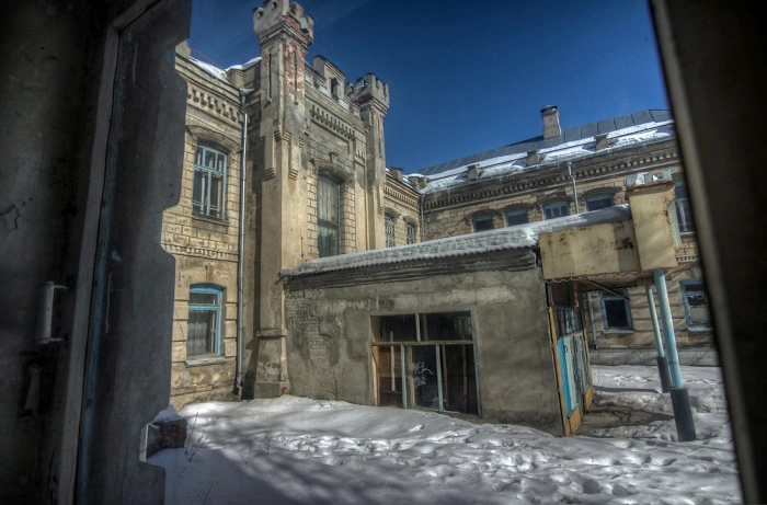 Прогулянка по закритому родинному дому в провінційному містечку (47 фото)