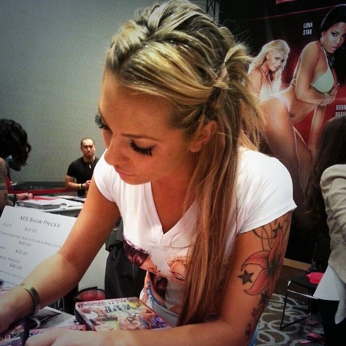 Актриси з порнофільмів у звичайному житті (40 фото) – фото 30