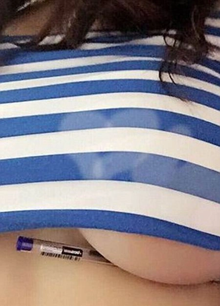 Китаянки почали викладати в соцмережі фотографії своєї грудей з об'єктами, затиснутими під ними (15 фото) – фото 5