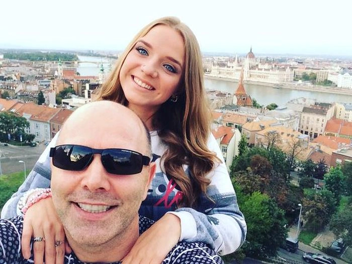 Батьки челябінської порноактриси Владислави Затягалової (Sofi Goldfinger) побили її, дізнавшись, в яких фільмах вона знімається (14 фото)