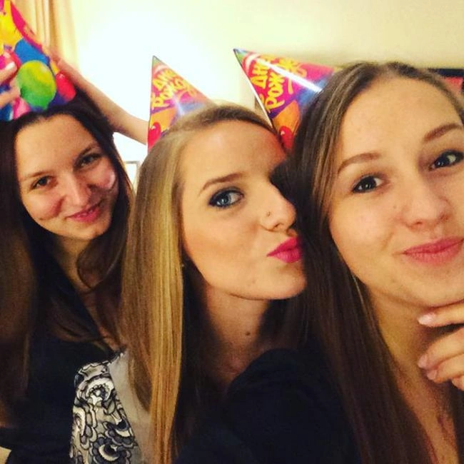 Батьки челябінської порноактриси Владислави Затягалової (Sofi Goldfinger) побили її, дізнавшись, в яких фільмах вона знімається (14 фото) – фото 4