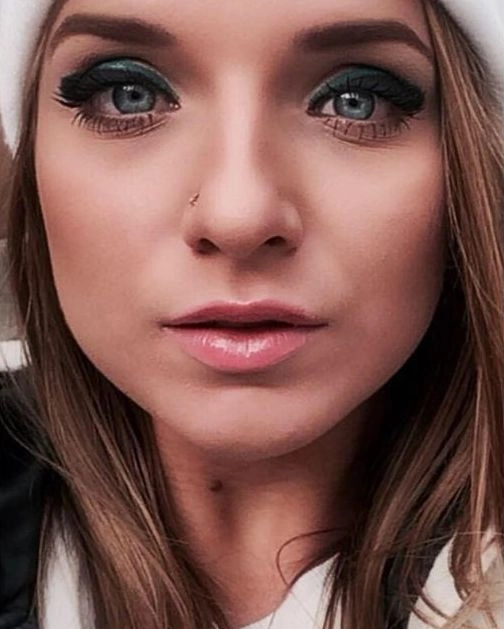 Батьки челябінської порноактриси Владислави Затягалової (Sofi Goldfinger) побили її, дізнавшись, в яких фільмах вона знімається (14 фото) – фото 10