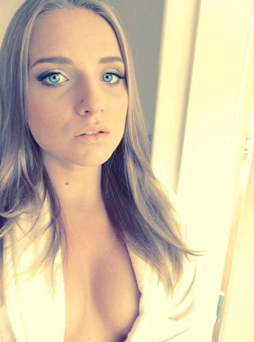 Батьки челябінської порноактриси Владислави Затягалової (Sofi Goldfinger) побили її, дізнавшись, в яких фільмах вона знімається (14 фото) – фото 11