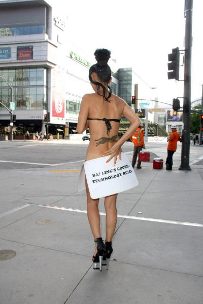 Бай Лин у відвертому вбранні на вулицях Лос-Анджелеса (19 фото)