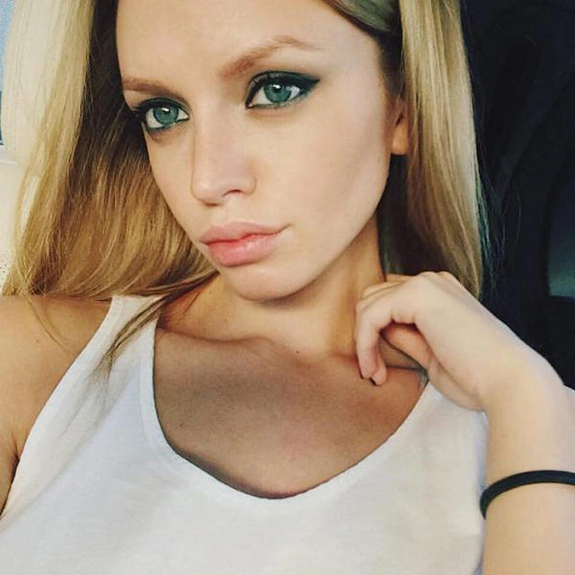 Найгарніші дружини відомих футболістів (17 фото) – фото 12