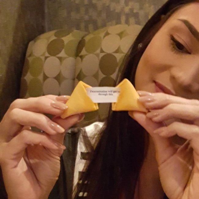 Скандал на конкурсі "Міс Всесвіт-2015": корона переможниці потрапила до іншої дівчини (15 фото + відео) – фото 5