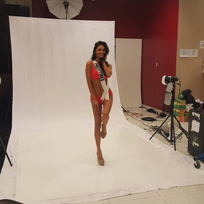 Скандал на конкурсі "Міс Всесвіт-2015": корона переможниці потрапила до іншої дівчини (15 фото + відео) – фото 6