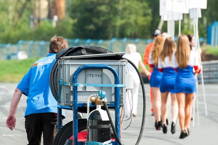 На чемпіонаті світу з гонок на виносливість WEC більше не буде грід-дівчат (23 фото) – фото 16