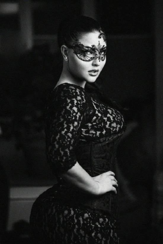 Модель Юлію Лаврову назвали нашою відповіддю на Кім Кардашьян (28 фото) – фото 7