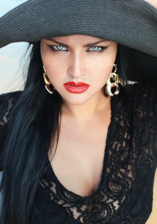 Модель Юлію Лаврову назвали нашою відповіддю на Кім Кардашьян (28 фото) – фото 10