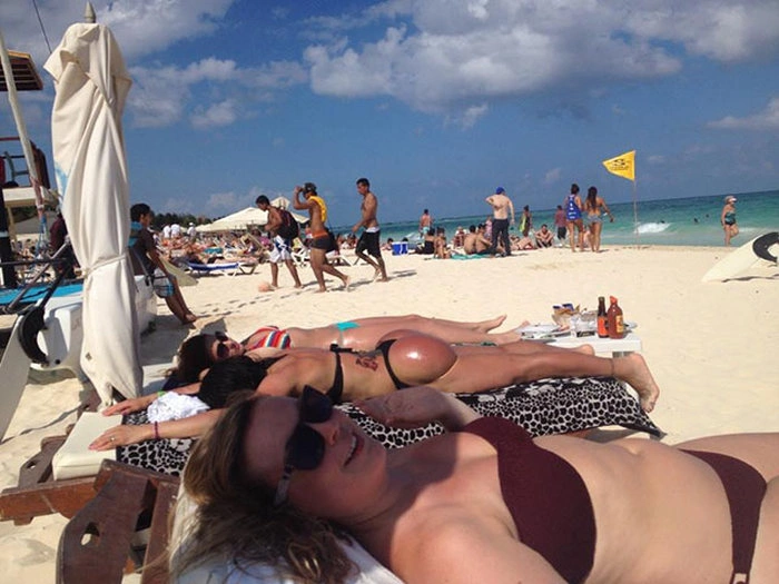 Дівчата з силіконовими сідницями (16 фото) – фото 16