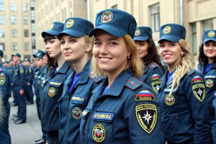 Дівчата, які служать в МНС Росії (40 фото)