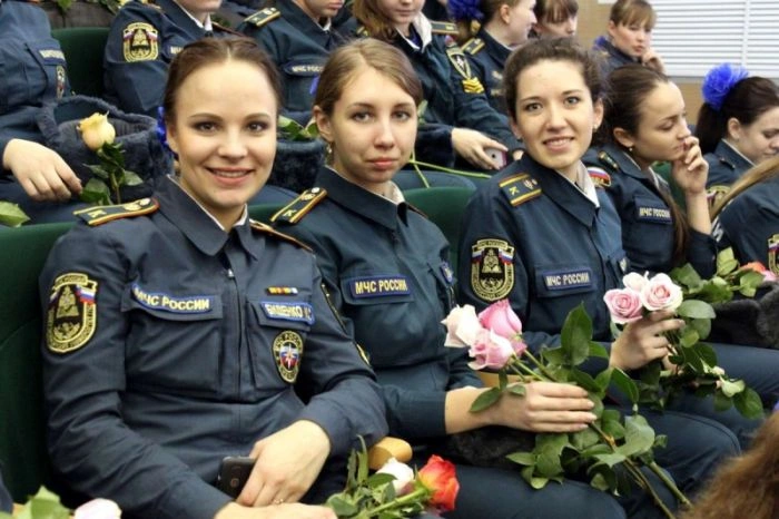 Дівчата, які служать в МНС Росії (40 фото) – фото 12