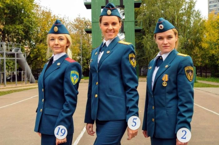 Дівчата, які служать в МНС Росії (40 фото) – фото 13