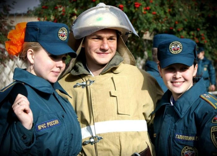 Дівчата, які служать в МНС Росії (40 фото) – фото 21