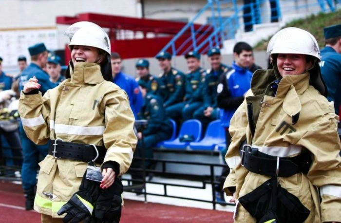 Дівчата, які служать в МНС Росії (40 фото) – фото 28