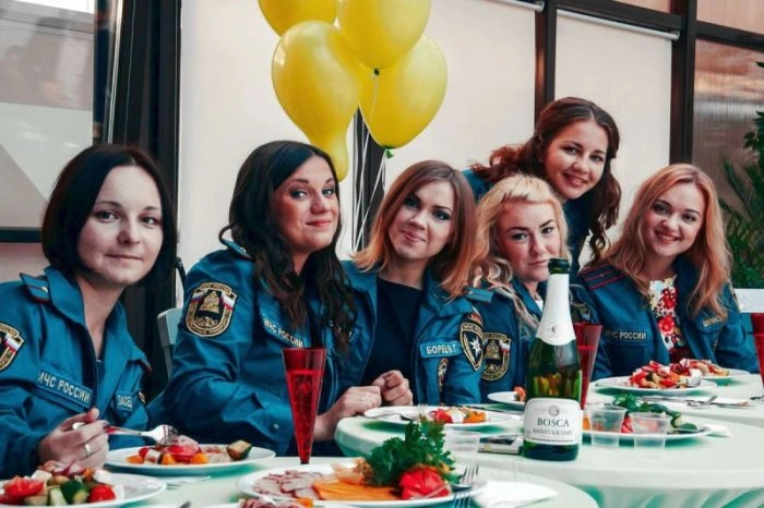 Дівчата, які служать в МНС Росії (40 фото) – фото 30