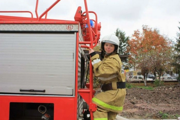 Дівчата, які служать в МНС Росії (40 фото) – фото 37