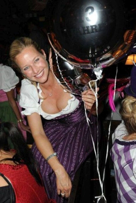 Спокусливі дівчата на фестивалі Октоберфест (37 фото) – фото 11