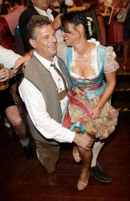 Спокусливі дівчата на фестивалі Октоберфест (37 фото) – фото 18