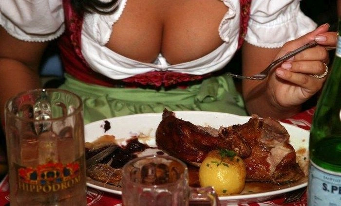 Спокусливі дівчата на фестивалі Октоберфест (37 фото) – фото 25