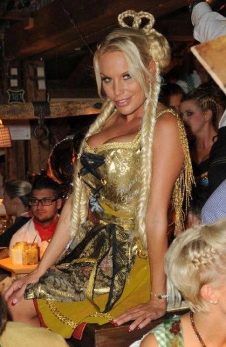 Спокусливі дівчата на фестивалі Октоберфест (37 фото) – фото 33