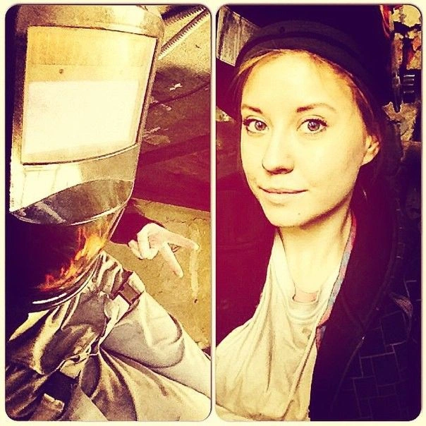 На кого працює ця дівчина? (14 фото) – фото 1