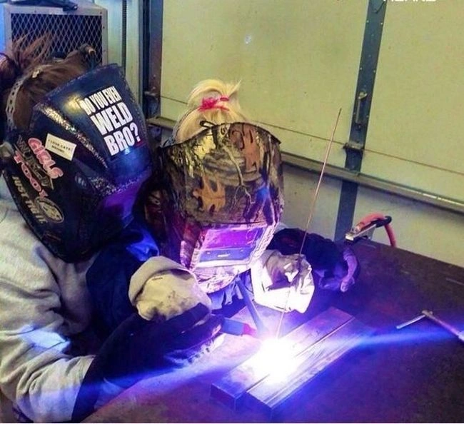 На кого працює ця дівчина? (14 фото) – фото 14