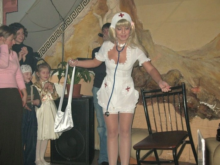 Стриптиз на родинному святі (7 фото) – фото 1