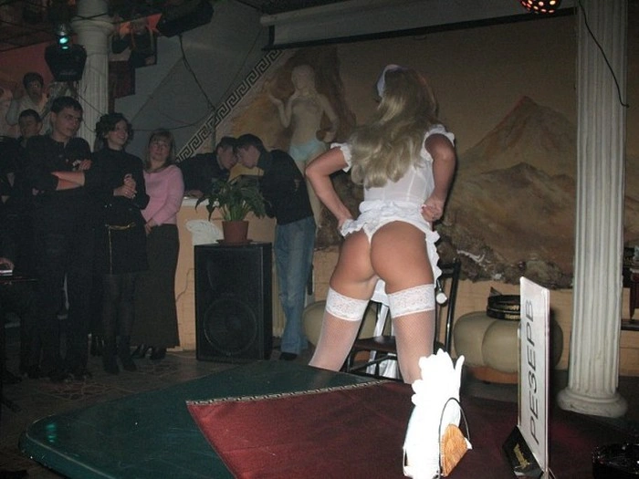 Стриптиз на родинному святі (7 фото) – фото 4