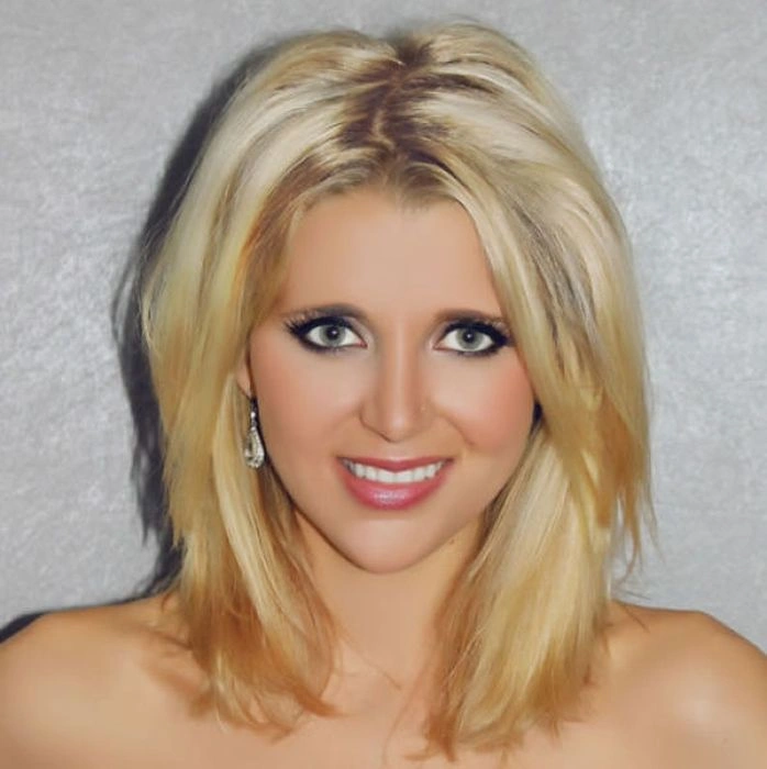 Студентка виставила свою дівственність на аукціон (18 фото) – фото 16