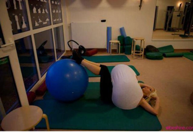 Майра Хіллс, володарка найбільшого груди в світі (14 фото) – фото 7