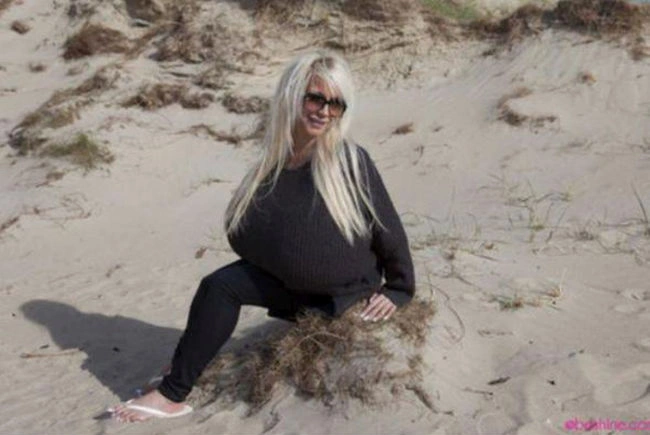 Майра Хіллс, володарка найбільшого груди в світі (14 фото) – фото 10