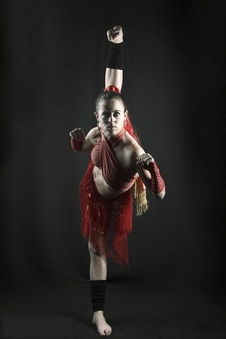 Хлоя Брюс - дивовижне поєднання краси та таланту (35 фото + відео) – фото 6