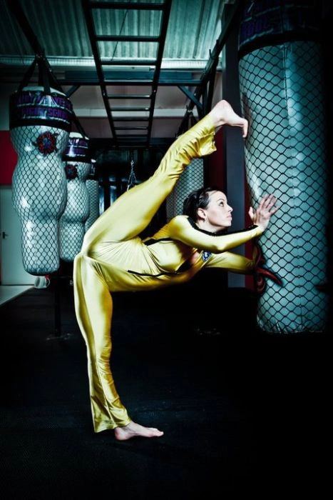 Хлоя Брюс - дивовижне поєднання краси та таланту (35 фото + відео) – фото 17