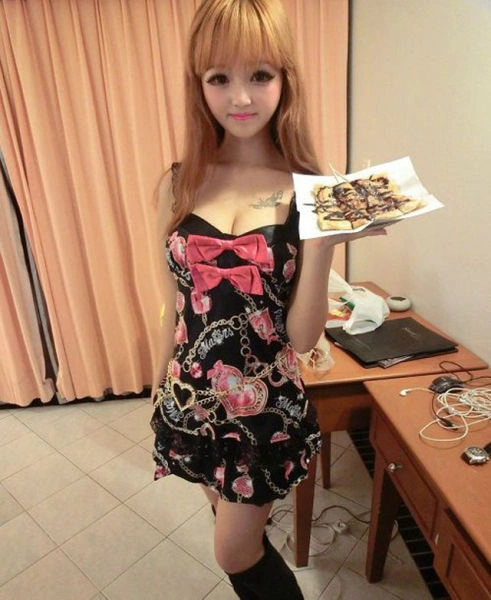 Дівчина, схожа на ляльку Барбі в реальному житті (14 фото) – фото 6