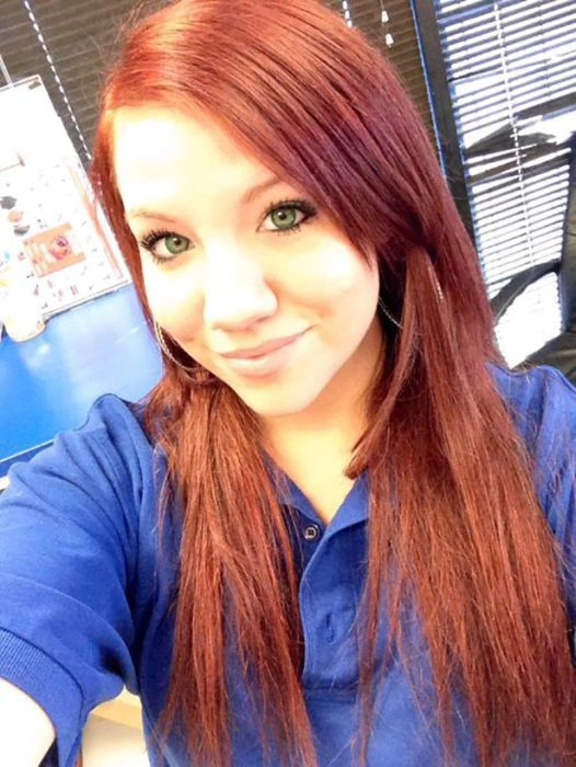 Гарні дівчата фотографують себе на робочому місці. Частина 2 (34 фото) – фото 5