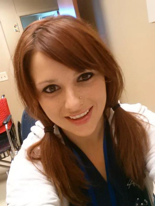 Гарні дівчата фотографують себе на робочому місці. Частина 2 (34 фото) – фото 14