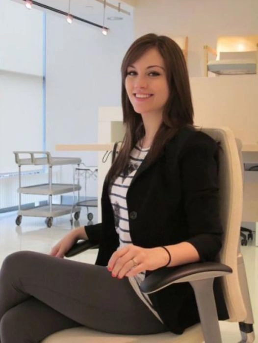 Гарні дівчата фотографують себе на робочому місці. Частина 2 (34 фото) – фото 15