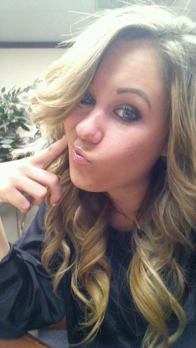 Гарні дівчата фотографують себе на робочому місці. Частина 2 (34 фото) – фото 26