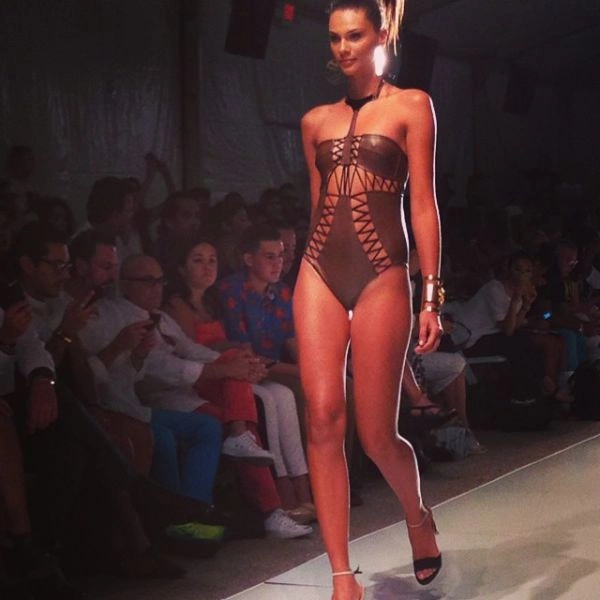 Сексуальні дівчата в бікіні (42 фото) – фото 28