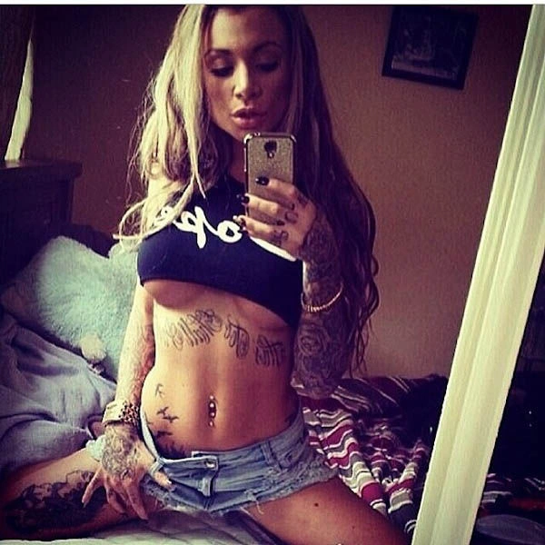 Сексуальні дівчата показують груди (54 фото) – фото 4