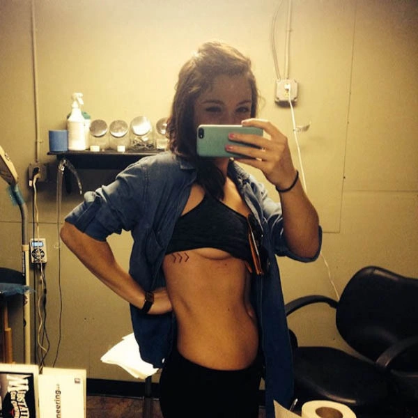 Сексуальні дівчата показують груди (54 фото) – фото 13