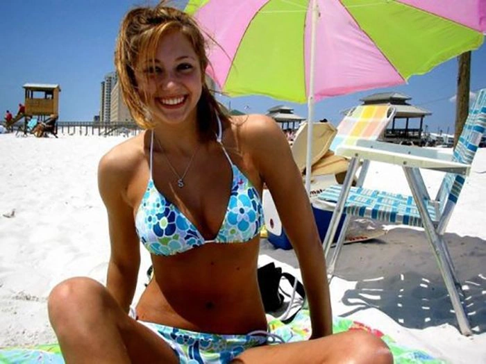 Сексуальні дівчата в спокусливих бікіні (35 фото) – фото 15